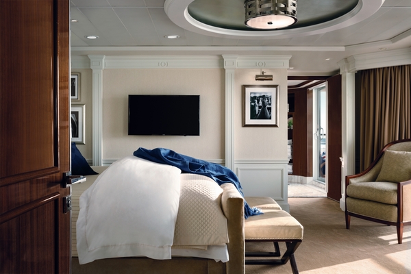 Oceania Marina - Owners Suite 4.jpg